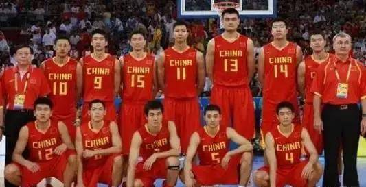 现在中国男篮最强五人，别争了，我熬夜翻完录像带，就服这套阵容