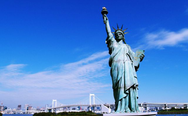 法国vs美国，一场跨越大西洋的文化与商业较量